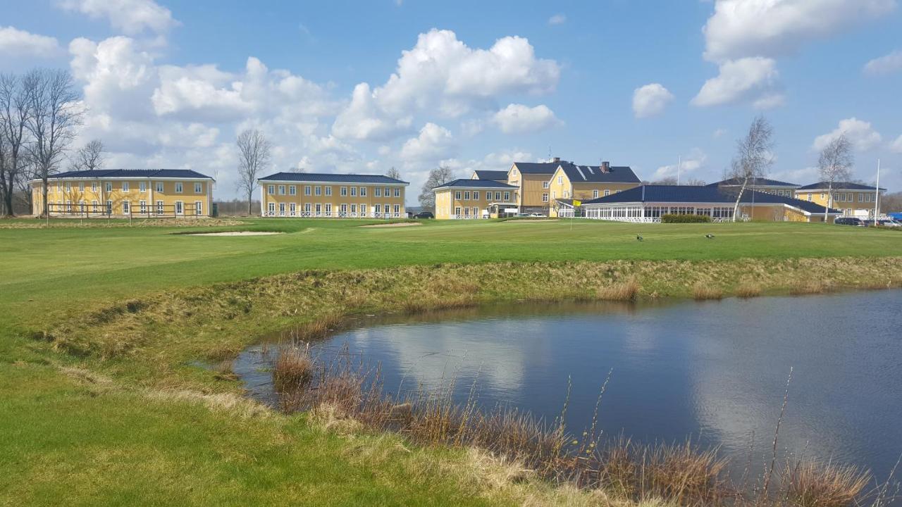 Melleruds Golfklubb Bed & Breakfast Zewnętrze zdjęcie
