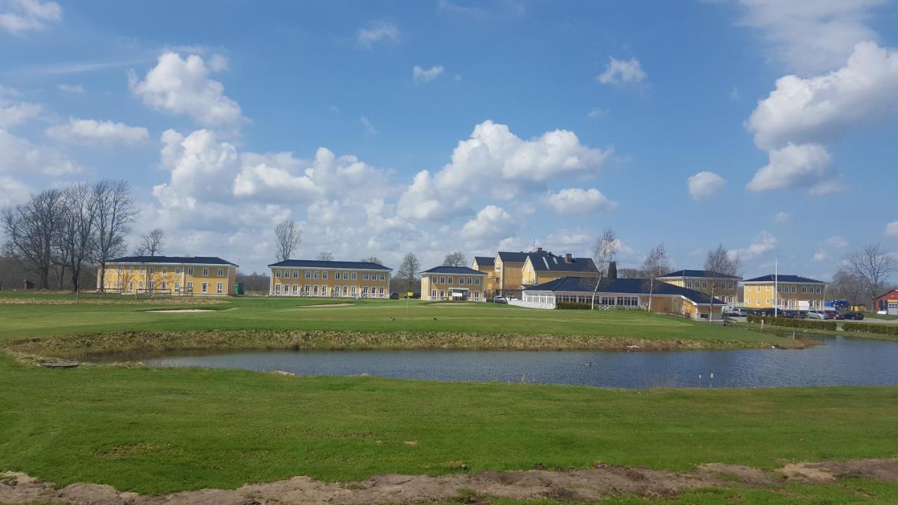 Melleruds Golfklubb Bed & Breakfast Zewnętrze zdjęcie