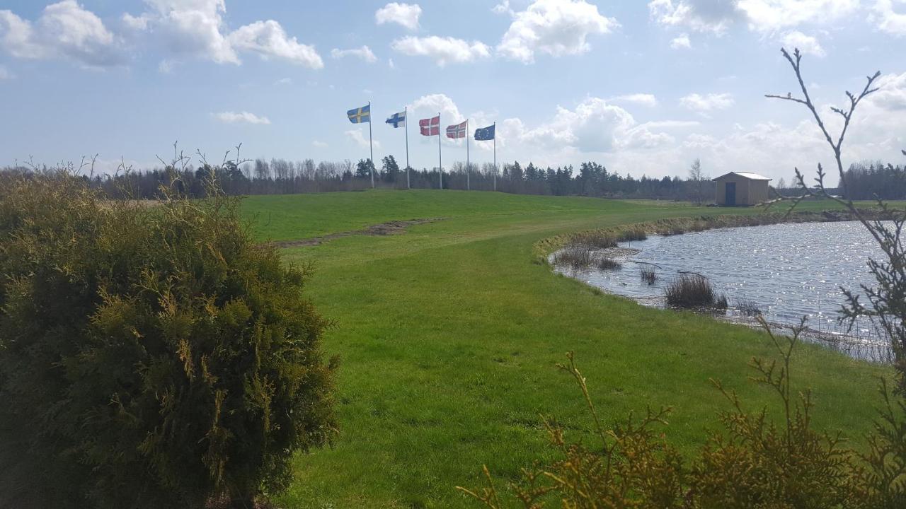 Melleruds Golfklubb Bed & Breakfast Zewnętrze zdjęcie